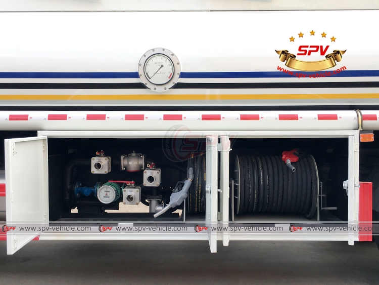 Fuel Tank Truck FOTON - Discharge Box Fuel Tank Truck FOTON - Discharge Box